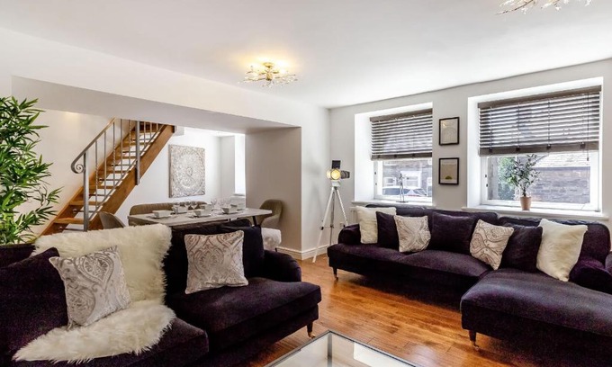 Eastgate Apartment | Queen Anne Suite