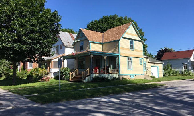 Wellington House | Queen Anne Victorian cottage on Main Street in heart of Wellington