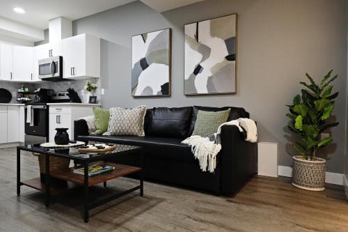 Southwest Edmonton House | Queen Bed,Near Airport,Kids Playground,Disney+