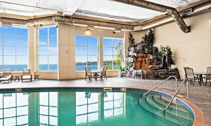 Two Harbors Condo | Queen bedroom w/pool & hot tub