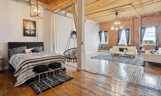 Detroit Apartment | Queen G Investments (1-Bedroom Apartment) - Pets Allowed by RedAwning