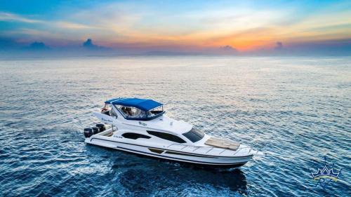 Tanjungbenoa Boat Rental | Queen Ruizi Private Yacht