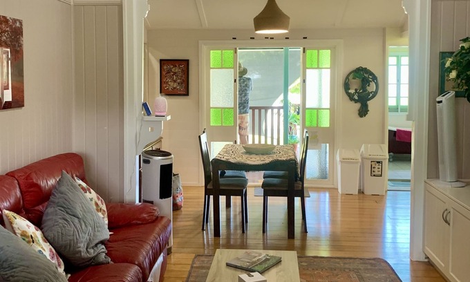 Hermit Park Apartment | Queenslander on Queens - Upstairs Unit
