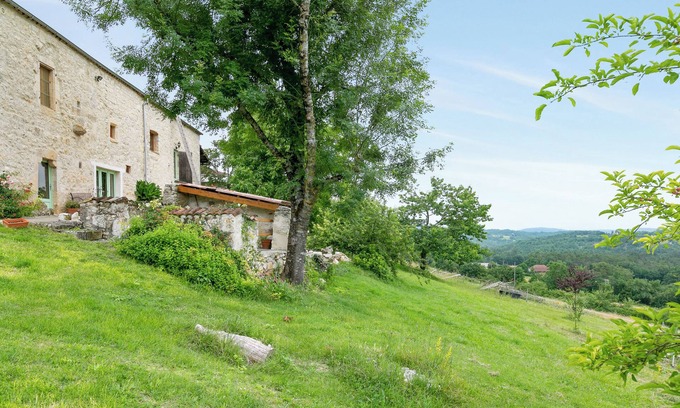 Fargues House | quercy stone guest rooms decorated with taste. Very nice view