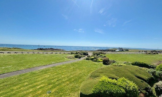 Quiberon Apartment | Quiberon: Renovated 35m² studio with balcony, sea view, parking, near beach and thalasso