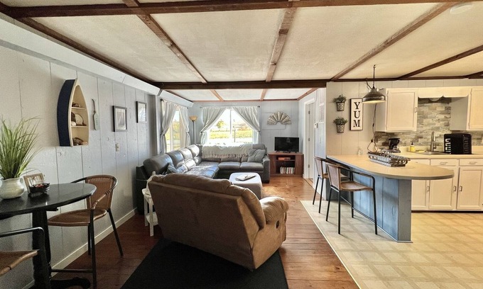 Neal Cabin | Quiet 2-bedroom cabin on Toronto Lake