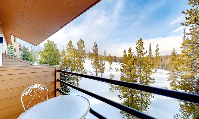 Wildernest Condo | Quiet, 2-level condo with mountain view & fireplace - near shops