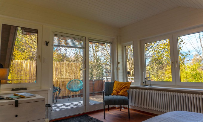 Bad Toelz Apartment | Quiet 2 room garden loft with terrace