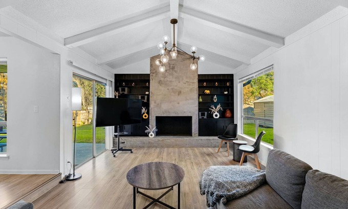 Barton Hills House | Quiet 3 Bedroom Home | Walkable to Zilker Park