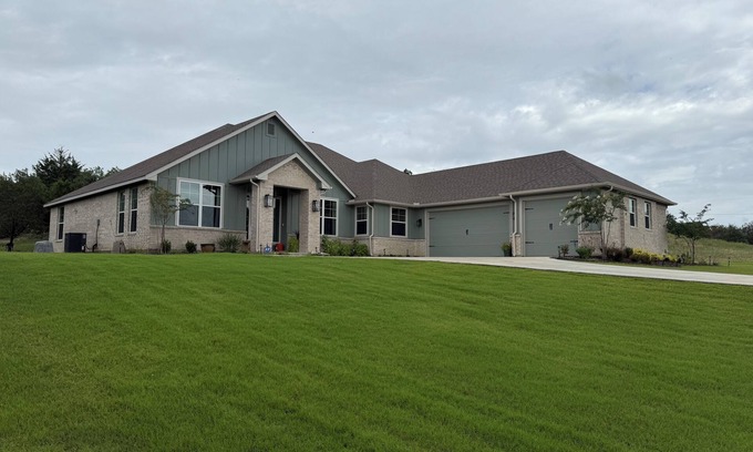 Weatherford House | Quiet 4BR 2.5BA Modern New Country Home in Weatherford
