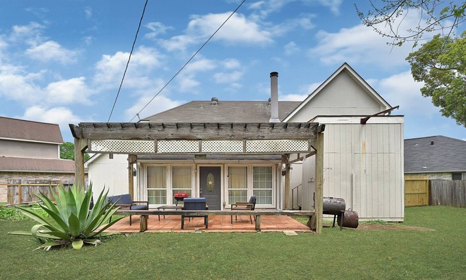 El Lago House | Quiet 4BR Near Nasa & Kemah, King Bed, Bbq, Patio