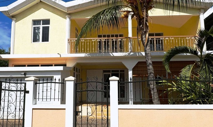 Port Louis Villa | Quiet 5-bedroom villa, near beach with terraces
