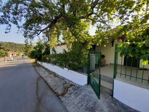 Lefkas House | Quiet Agricultural House