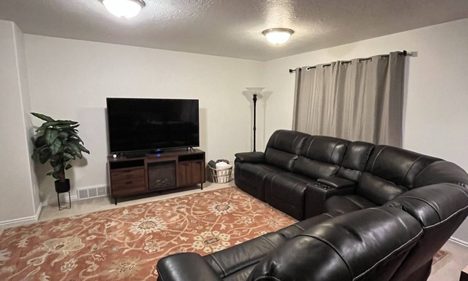 North Salt Lake House | Quiet and comfortable home near SLC and ski resorts