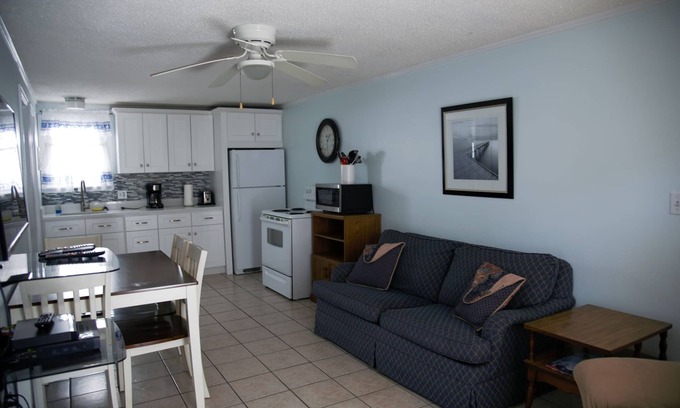 Hampton Cottage | Quiet and Comfortable 2 Bedroom Cottage
