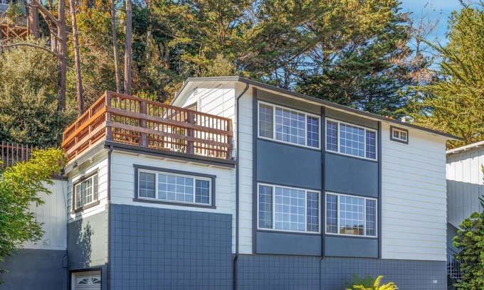 San Bruno House | Quiet and comfortable property with stunning views,15 minutes drive to the beach