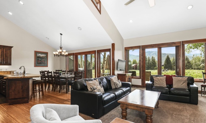 Park Meadows House | Quiet and Convenient Park City Retreat - Hot Tub
