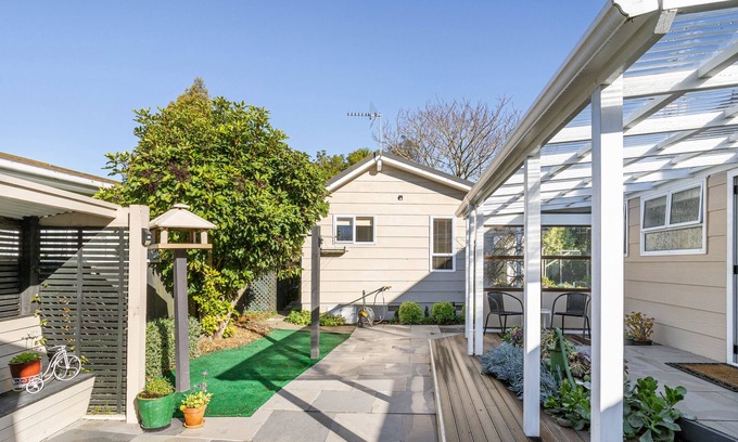Greytown Apartment | Quiet and cosy self-contained studio unit in Greytown.