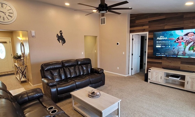 Laramie House | Quiet and cozy ranch home - 6 minutes from the University of Wyoming