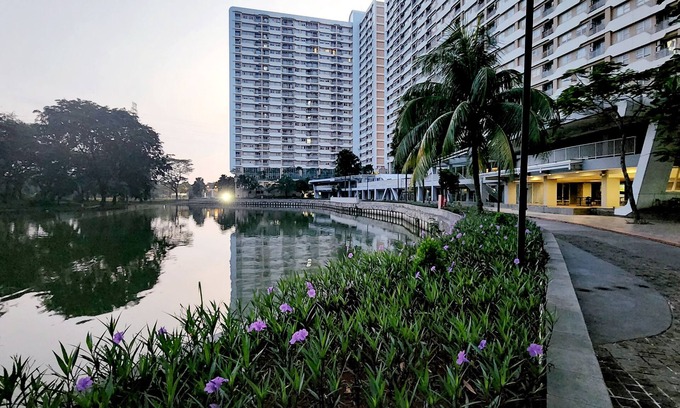 Cikarang Apartment | Quiet and Peaceful stay facing directly to the lake with sunset view