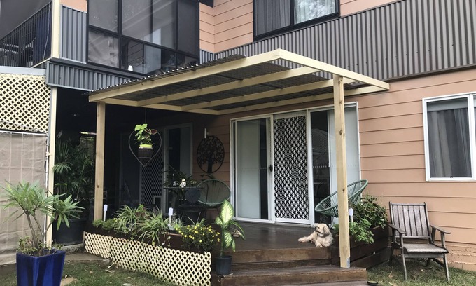Brisbane Waterfront House | Quiet and relaxing unit