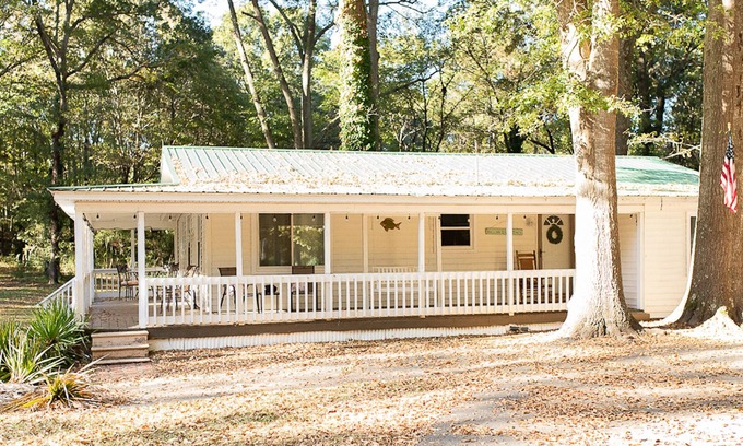 Guntersville House | Quiet and Relaxing Neighborhood Great Location for Fun at Guntersville Lake