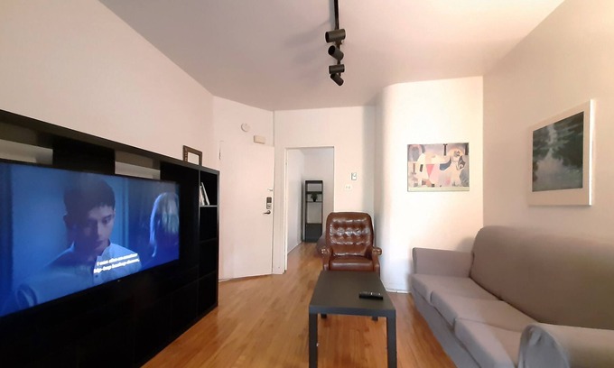 Cote-Saint-Paul Apartment | Quiet Apartment 3 min walk to metro 10 min to downtown