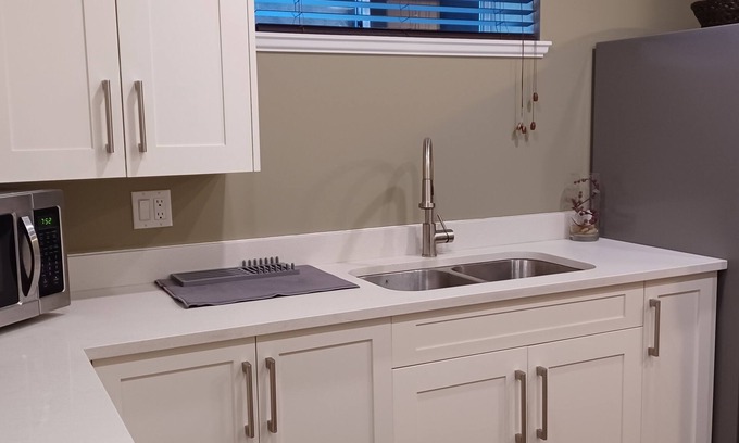 Port Moody Apartment | Quiet apartment in beautiful Port Moody