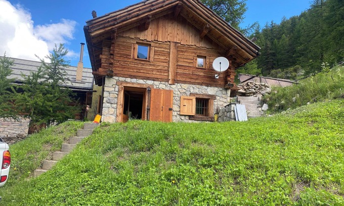 Les Sagnieres Ski Chalet | Quiet, authentic chalet in the heart of the Queyras, ideal for a truly relaxing break