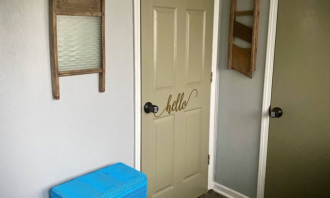 Sedalia Apartment | Quiet Basement apartment