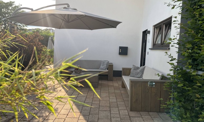 Langscheid Condo | Quiet, beautiful, modern and nicely furnished apartment with private access