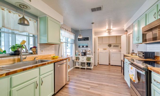 Pine Ridge House | Quiet Beverly Hills Vacation Rental w/Pool & Spa!