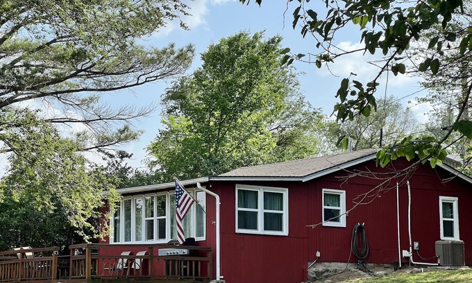 Neal Cabin | Quiet Cabin on Toronto Lake
