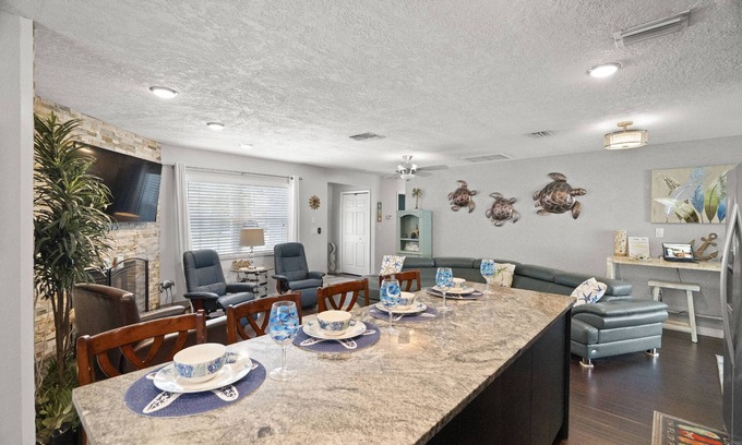 Pinellas Park House | Quiet, Centrally Located Home w/Heated Pool, Gas Grill & Private Backyard - Poolside Paradise