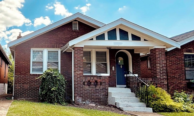 Clifton Heights House | Quiet Classic Brick 1-Bedroom Home in South City. Near Wash U and Forest Park.