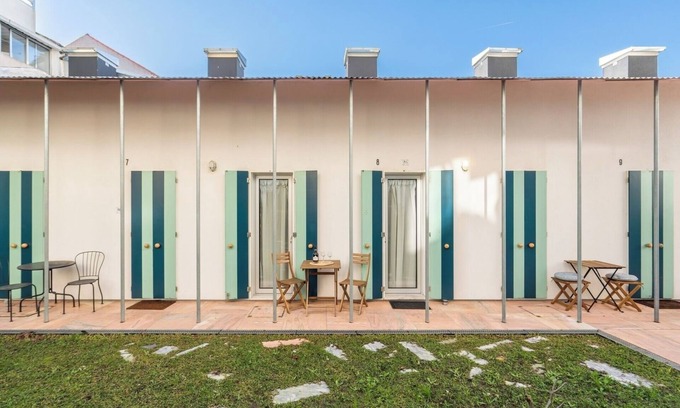 Cedofeita House | Quiet Colourful House | Garden