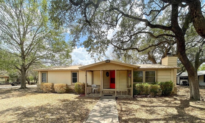 Brackettville House | Quiet & Comfortable Home on Fort Clark Springs Golf Corse