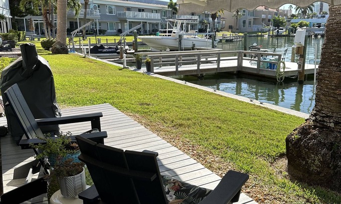 Island Estate Condo | Quiet condo overlooking the water.