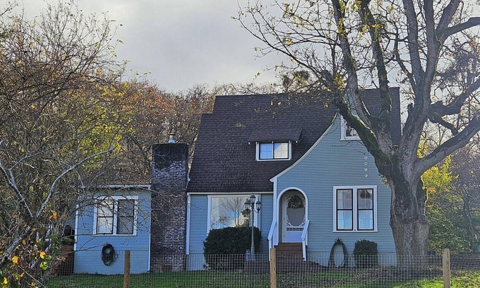 Medford House | Quiet cottage with views