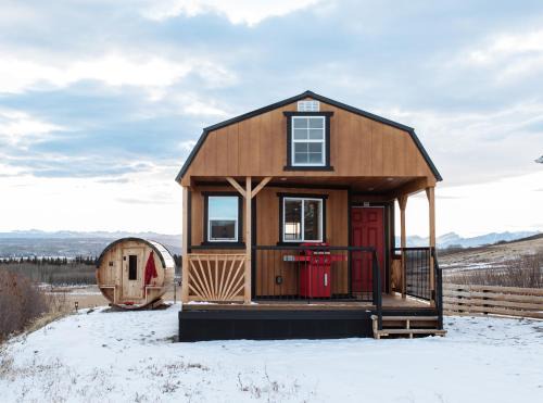 Calgary House | Quiet Country Cabin
