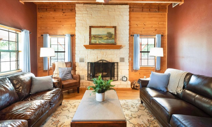 Oatmeal House | Quiet country charm 4-bedroom home with nature all around