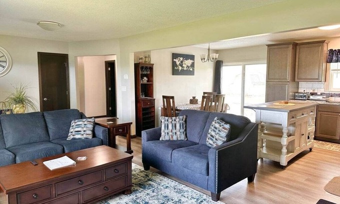 Independence House | Quiet country feeling in the city. 3 bed 2 bath.