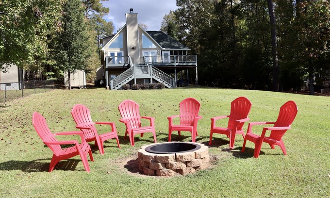 Hardwick House | Quiet Cove and Lakefront! Summer dates available!