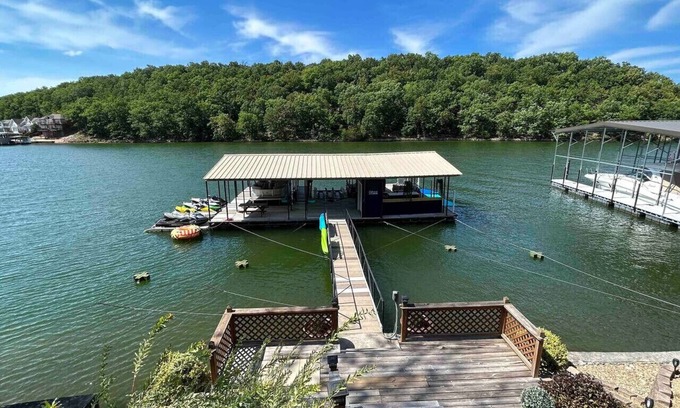 Sunrise Beach House | Quiet Cove -Main Channel views! Sleeps 22/Pets