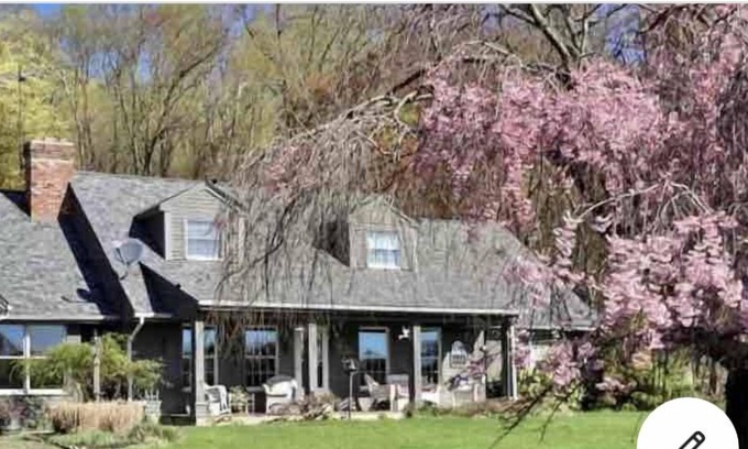 Town of Wawayanda House | Quiet, cozy, 10 minutes to Ski Resorts, Legoland, and historic Warwick, NY.