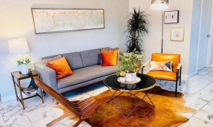 Las Vegas House | Quiet & Cozy 2BR in Heart of Vegas - 8 Mins to Strip & Downtown