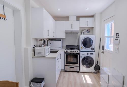 Killarney House | Quiet, cozy 2BR1BA private entry near Skytrain