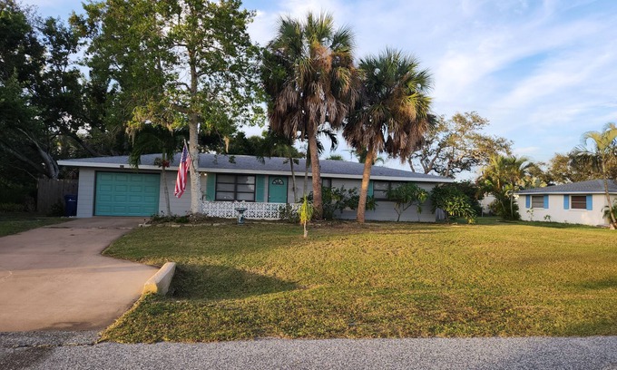 Laurel House | Quiet Cozy Beach House pet friendly few blocks away from the beach!