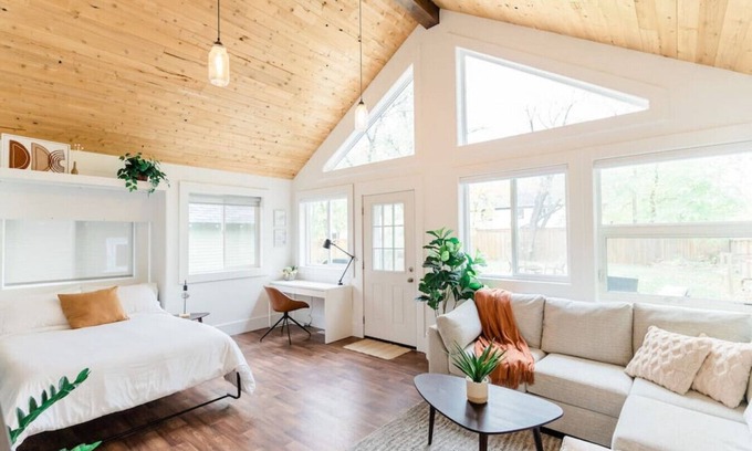 Winnipeg House | *Quiet Cozy Home | Large Yard | 3 min to Downtown*