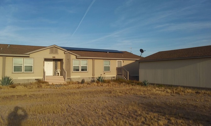 Tonopah House | Quiet desert ranch perfect for relaxing, hiking, and enjoing sunsets and sunrise